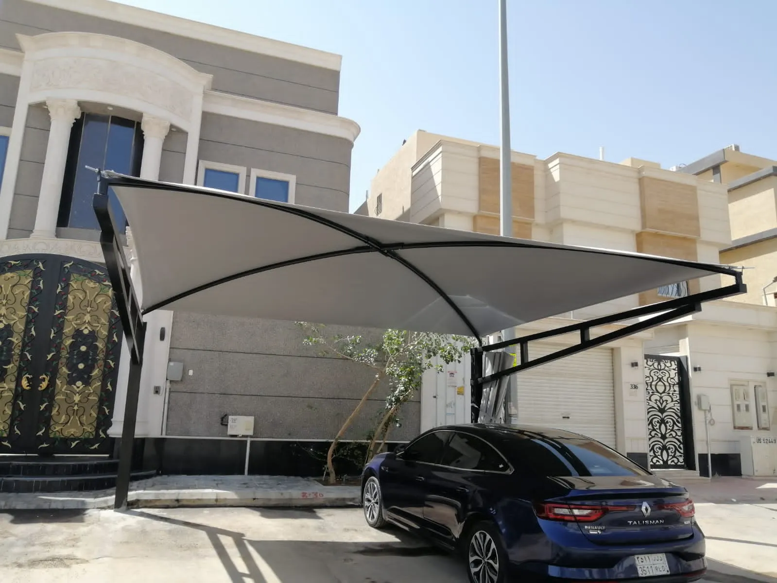 مظلات سيارات