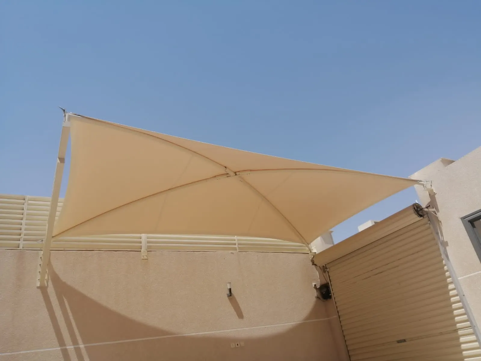 مظلات سيارات