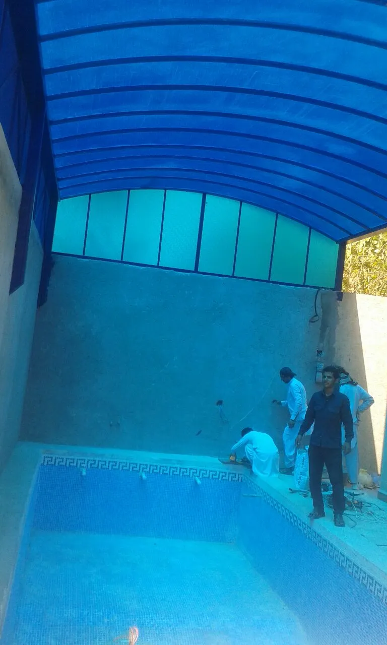 مظلات مسابح وخزانات