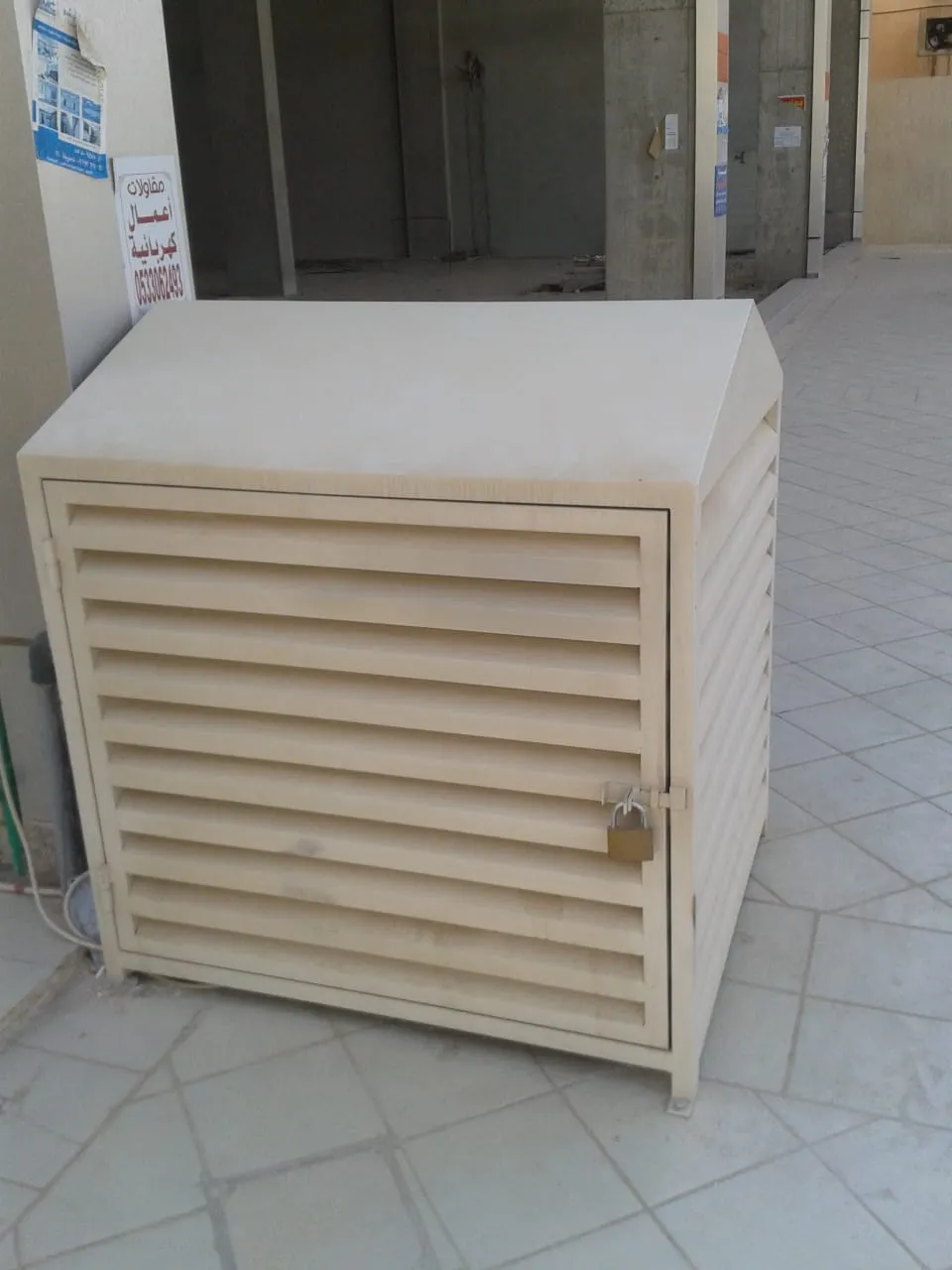 مظلات مسابح وخزانات