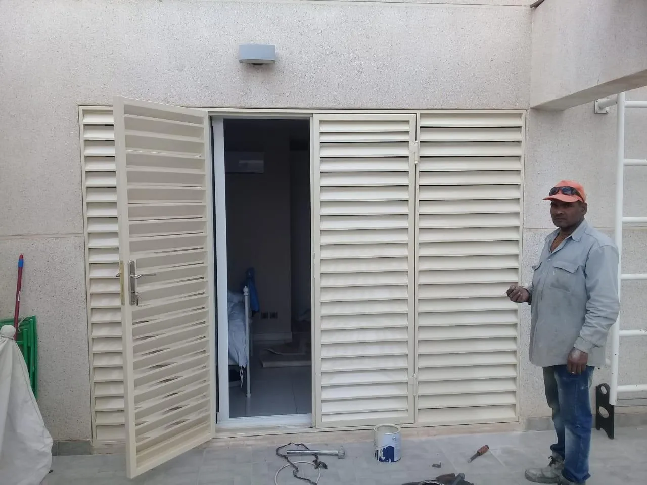 حواجز وسواتر متحركة