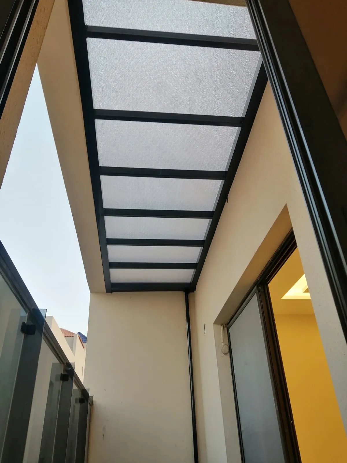 مظلات ممرات ومستودعات