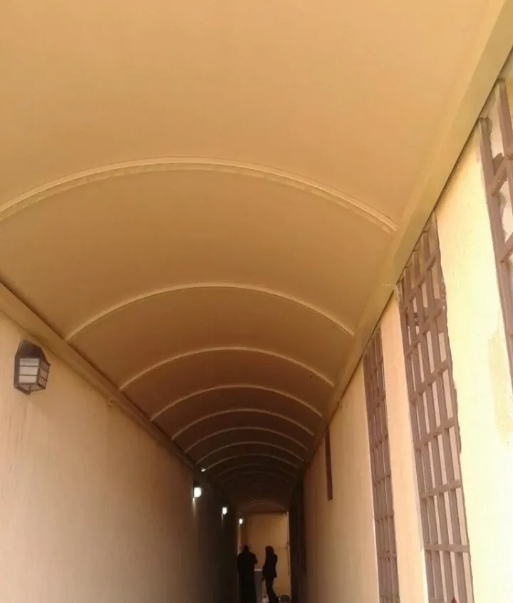 مظلات ممرات ومستودعات