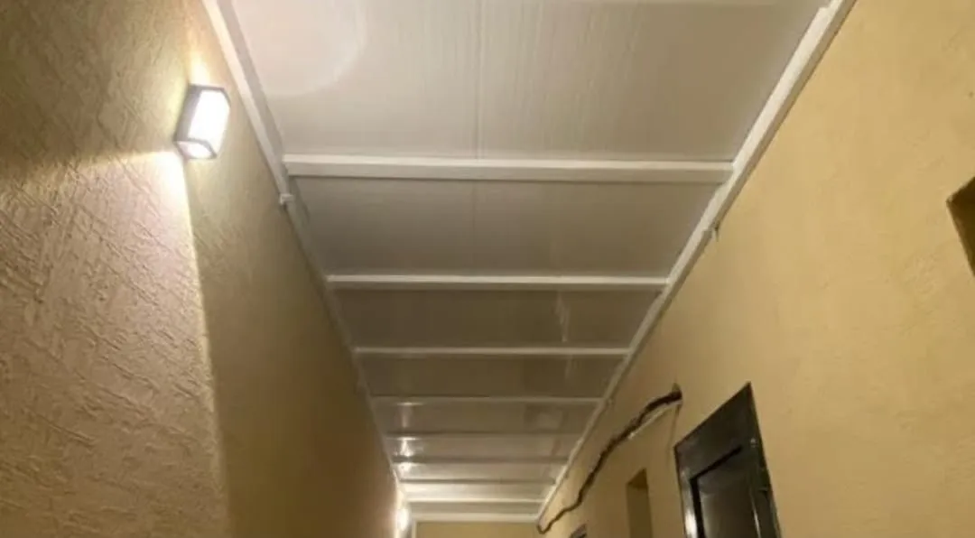 مظلات ممرات ومستودعات